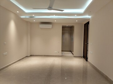 Building Lobby in 4 BHK Apartment at RWA Hauz Khas Block C 5, Hauz Khas – for Rent
