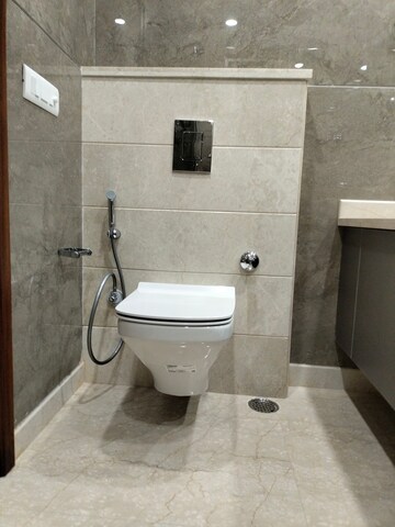 Bathroom in 4 BHK Apartment at RWA Hauz Khas Block C 5, Hauz Khas – for Rent