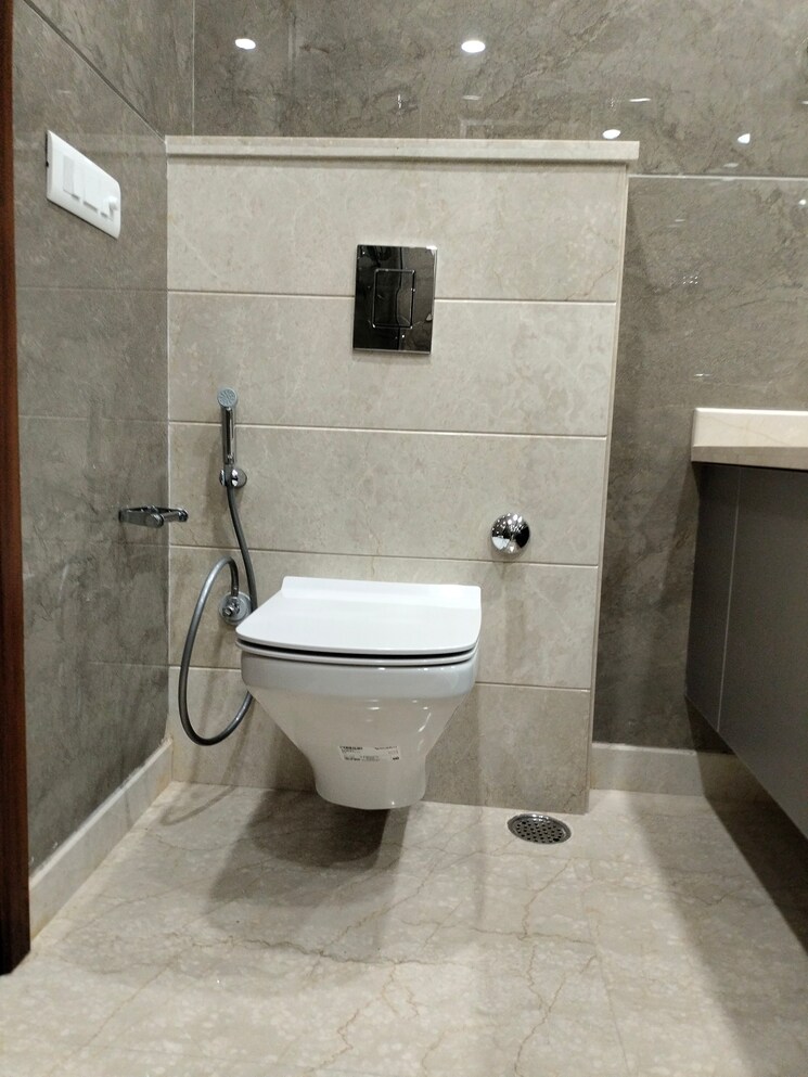 Bathroom, rwa-hauz-khas-block-c-5 4 Bedroom 4500 Sq.Ft. Apartment In Hauz Khas Delhi 8851941