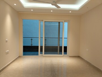 Room in 4 BHK Apartment at RWA Hauz Khas Block C 5, Hauz Khas – for Rent