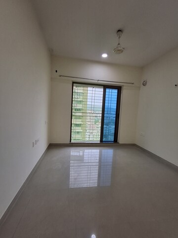 Room in 2 BHK Apartment at Raheja Reflections 2 Serenity, Kandivali East – for Rent