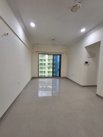 2 BHK Apartment For Rent in Raheja Reflections 2 Serenity, Kandivali East