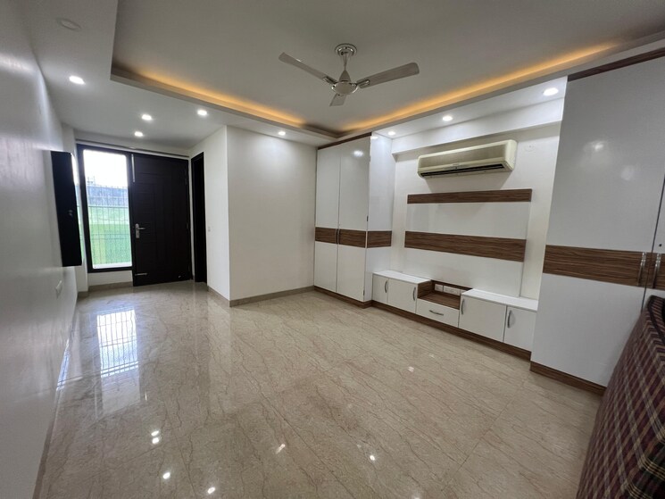 Room, dlf-oakwood-estate 3 Bedroom 215 Sq.Ft. Builder Floor In Dlf Phase ii Gurgaon 8851962