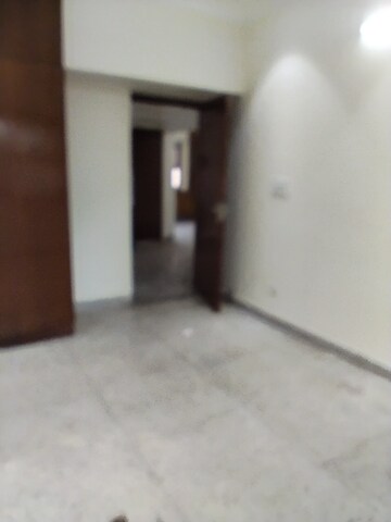 Room in 3 BHK Apartment at Sarita Vihar – for Rent