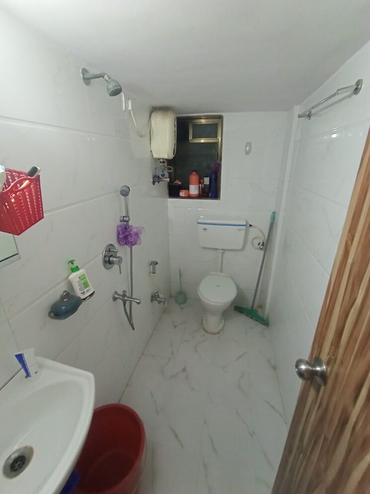 Bathroom, andheri west 2 Bedroom 700 Sq.Ft. Apartment In Andheri West Mumbai 8851986
