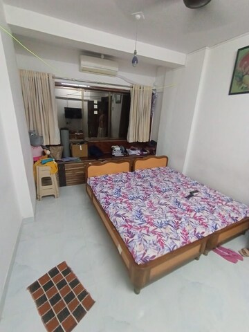 Bedroom in 2 BHK Apartment at Andheri West – for Rent