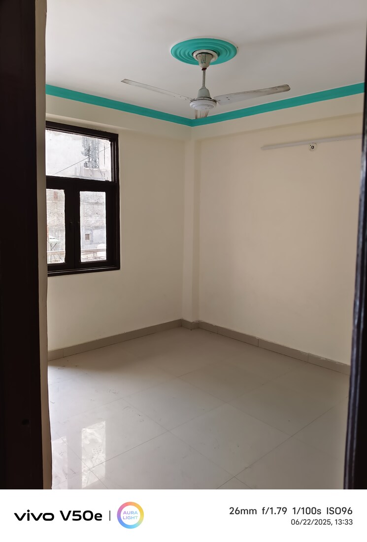 Room, vishwakarma colony 3 Bedroom 100 Sq.Yd. Apartment In Vishwakarma Colony Delhi 8851992