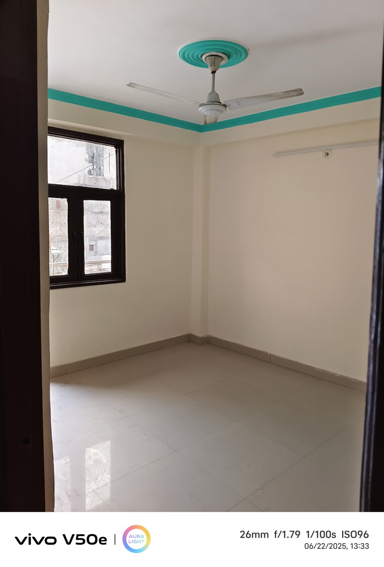 Room, vishwakarma colony 3 Bedroom 100 Sq.Yd. Apartment In Vishwakarma Colony Delhi 8851992