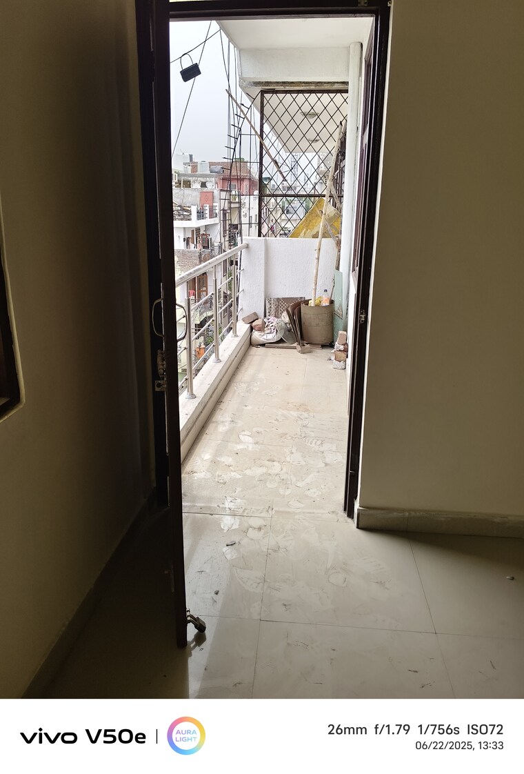 Balcony, vishwakarma colony 3 Bedroom 100 Sq.Yd. Apartment In Vishwakarma Colony Delhi 8851992