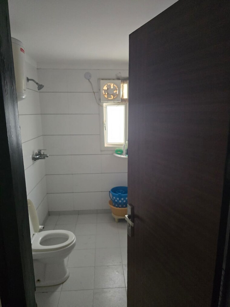 Bathroom, gulshan-ikebana 3 Bedroom 1495 Sq.Ft. Apartment In Sector 143 Noida 8852005