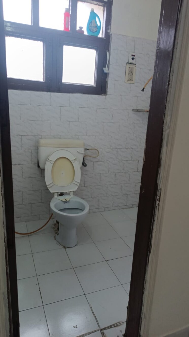 Bathroom, sector 49 3 Bedroom 3000 Sq.Ft. Builder Floor In Sector 49 Chandigarh 8852015