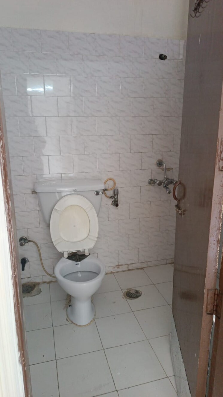 Bathroom, sector 49 3 Bedroom 3000 Sq.Ft. Builder Floor In Sector 49 Chandigarh 8852015