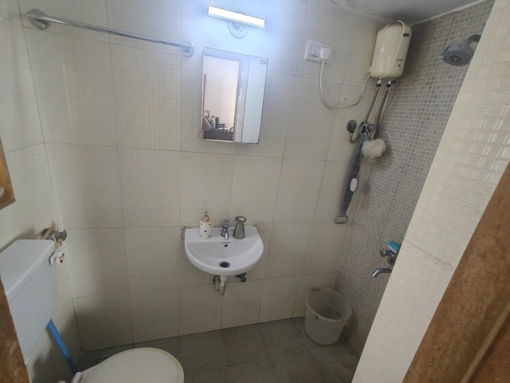 Bathroom, shubham-chs-andheri-west 3 Bedroom 920 Sq.Ft. Apartment In Andheri West Mumbai 8852031