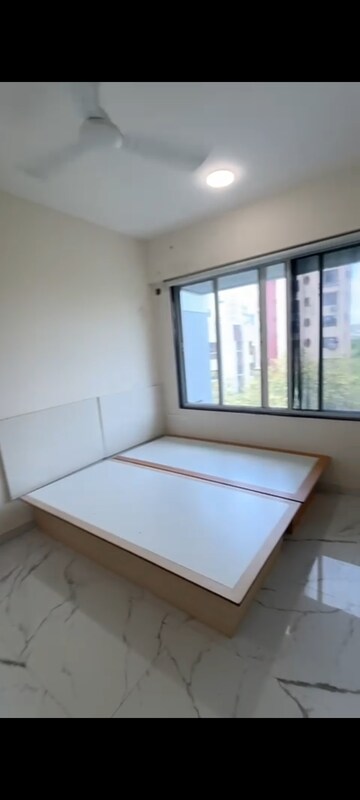 Room in 2.5 BHK Apartment at Tattva Mittal Cove, Andheri West – for Rent