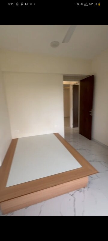 Room in 2.5 BHK Apartment at Tattva Mittal Cove, Andheri West – for Rent