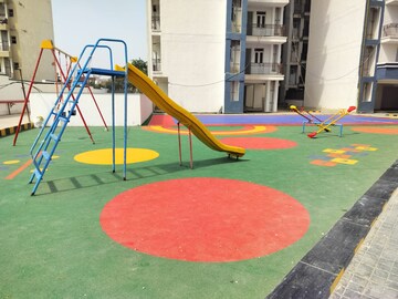 Swimming Pool in 2.5 BHK Apartment at SLF Anushree, Sector 75 – for Rent
