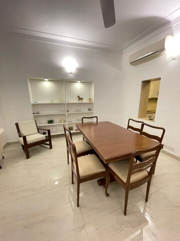 Living Room in 2.5 BHK Apartment at Golf Links – for Rent