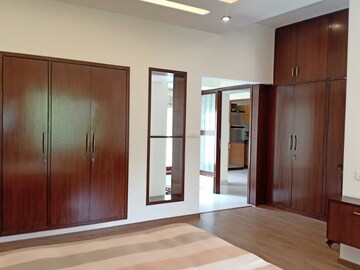 Room in 2 BHK Apartment at Golf Apartments, Khan Market – for Rent