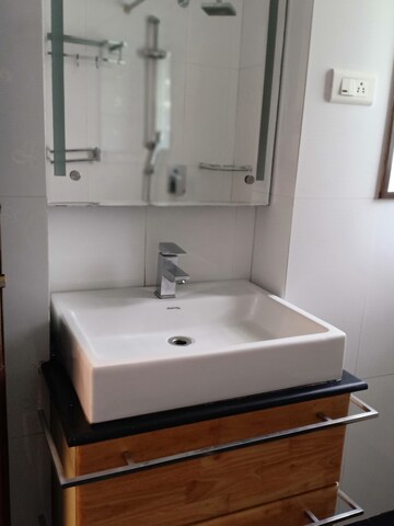 Bathroom in 2 BHK Apartment at Golf Apartments, Khan Market – for Rent
