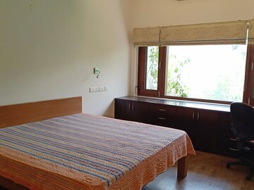 Bedroom in 2 BHK Apartment at Golf Apartments, Khan Market – for Rent