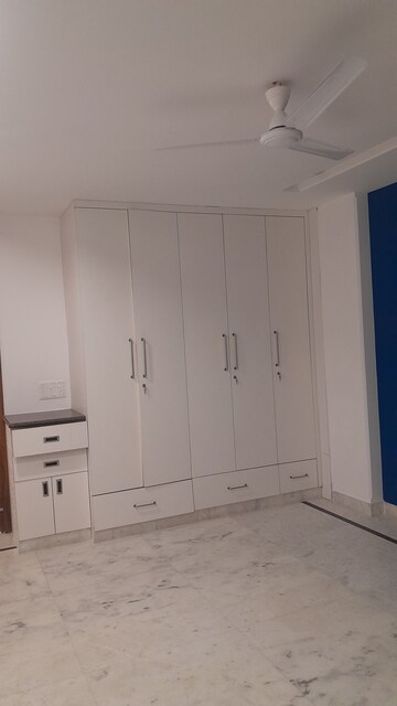 Furnished Amenities in 3 BHK Builder Floor at SS Mayfield Gardens, Sector 51 – for Rent
