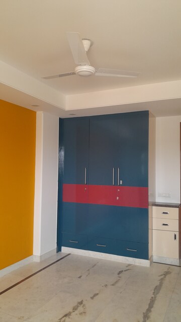 Furnished Amenities in 3 BHK Builder Floor at SS Mayfield Gardens, Sector 51 – for Rent