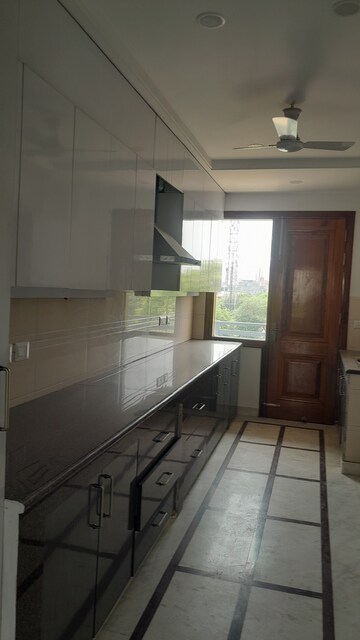 Kitchen in 3 BHK Builder Floor at SS Mayfield Gardens, Sector 51 – for Rent