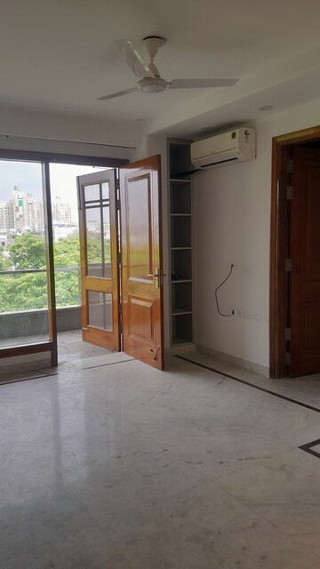 Furnished Amenities in 3 BHK Builder Floor at SS Mayfield Gardens, Sector 51 – for Rent