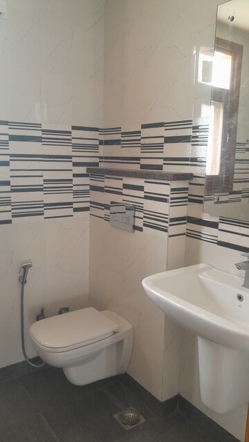 Staircase in 3 BHK Builder Floor at SS Mayfield Gardens, Sector 51 – for Rent
