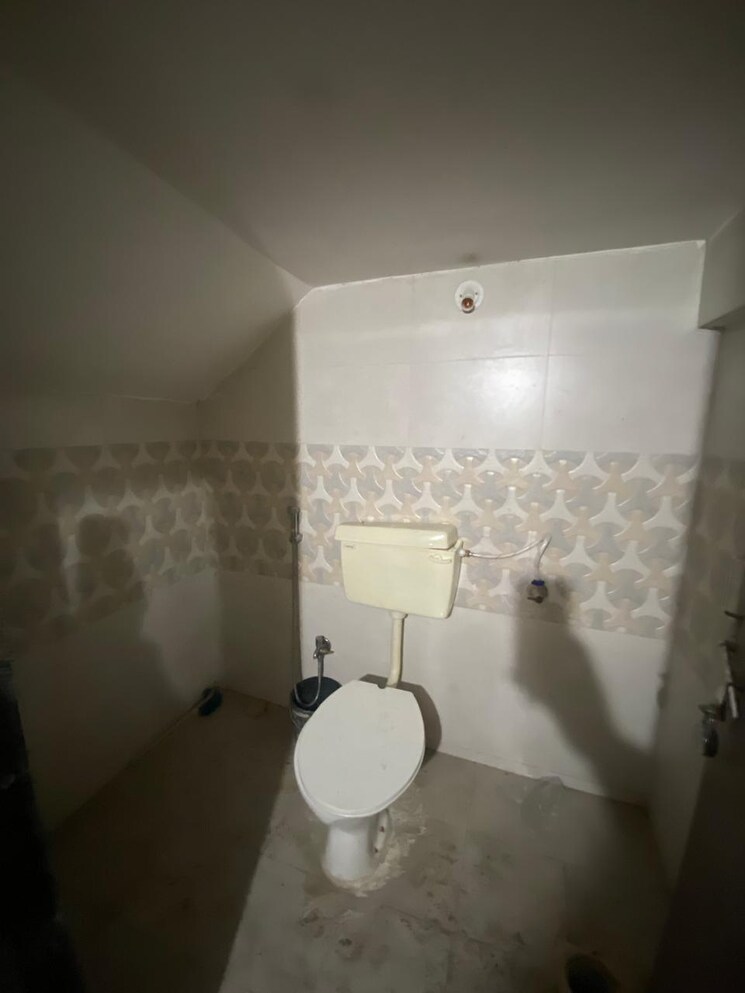 Washroom, khadki Commercial Showroom 2100 Sq.Ft. In Khadki Pune 8852149