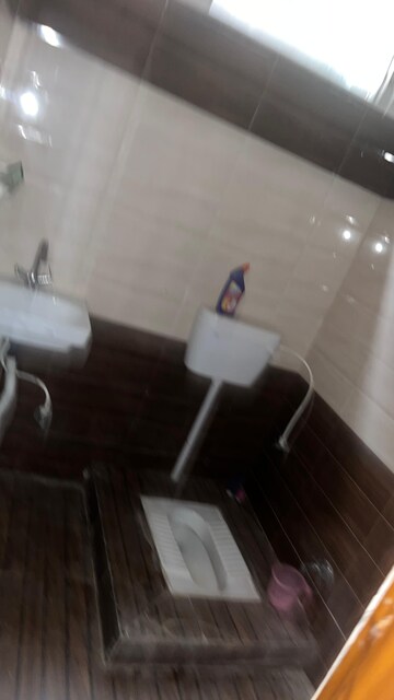 Attached Bathroom in 2 BHK Independent House at Gomti Nagar – for Rent