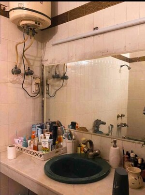 Master Bedroom in 3 BHK Builder Floor at Hari Mandir Block RWA, Mukherjee Nagar – for Sale