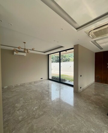 Room in 5 BHK Apartment at Palm Residency Chhatarpur, Chattarpur – for Rent