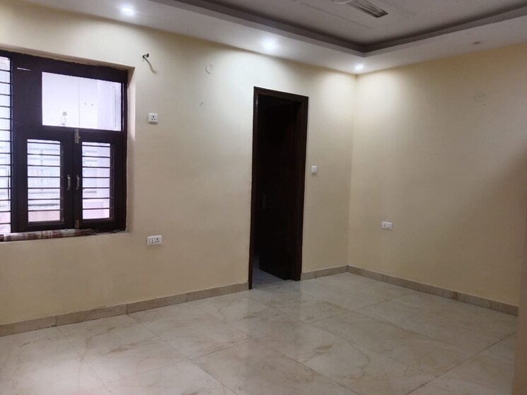 Room, sector 37 3 Bedroom 250 Sq.Ft. Builder Floor In Sector 37 Faridabad 8852181
