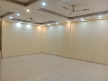 Room in 3 BHK Builder Floor at Sector 37 – for Rent