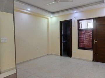 Room in 3 BHK Builder Floor at Sector 37 – for Rent