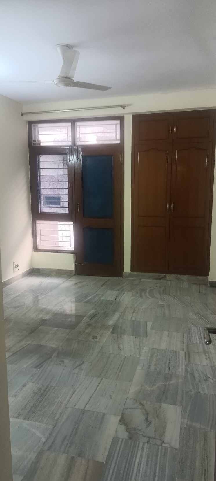 Room, ip extension 3 Bedroom 1250 Sq.Ft. Apartment In Ip Extension Delhi 8852171