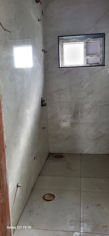 Room in 3 BHK Builder Floor at Kothapet – for Rent