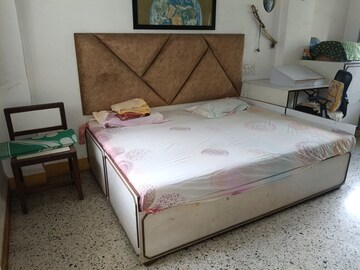 Bedroom in 4 BHK Apartment at Nirman Park, Andheri East – for Rent