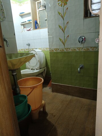 Bathroom in 4 BHK Apartment at Nirman Park, Andheri East – for Rent