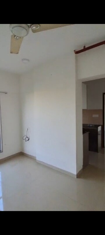 Room in 1 BHK Apartment at Starwing Kaatyayni Heights, Andheri East – for Rent