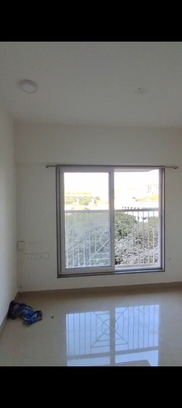 Room in 1 BHK Apartment at Starwing Kaatyayni Heights, Andheri East – for Rent