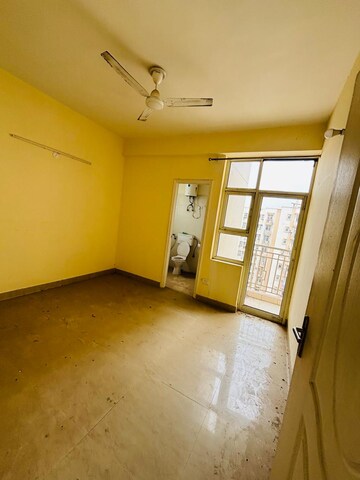 Room in 2 BHK Apartment at Shree Vardhman Mantra, Sector 67 – for Rent