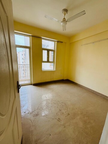 Room in 2 BHK Apartment at Shree Vardhman Mantra, Sector 67 – for Rent