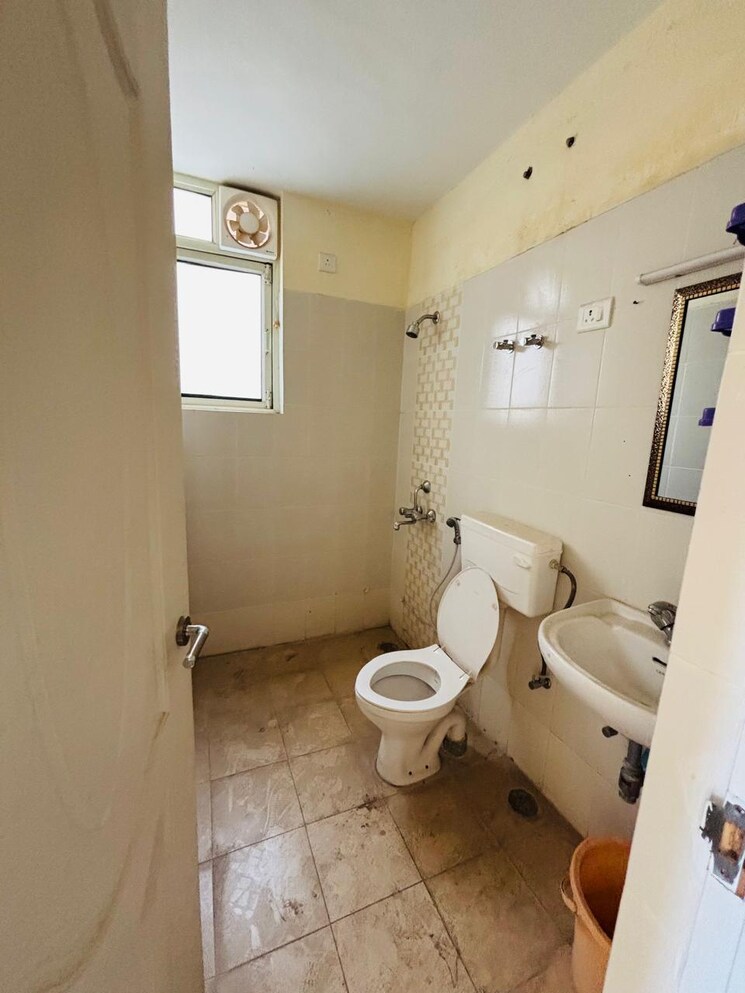 Bathroom, shree-vardhman-mantra 2 Bedroom 800 Sq.Ft. Apartment In Sector 67 Gurgaon 8852297