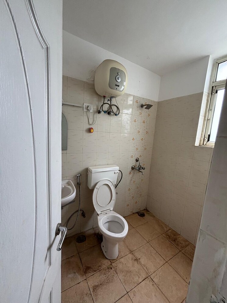 Bathroom, shree-vardhman-mantra 2 Bedroom 800 Sq.Ft. Apartment In Sector 67 Gurgaon 8852300