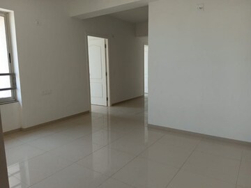 Room in 3 BHK Apartment at Goyal Orchid Valley, Shela – for Rent