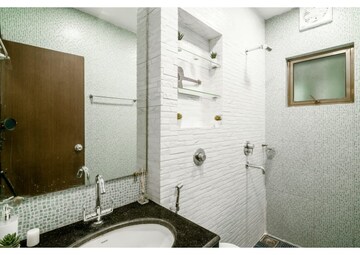Bathroom in 3 BHK Apartment at Oberoi Realty Splendor, Andheri East – for Sale