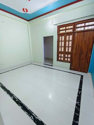 Room in 4 BHK Independent House at Kursi Road – for Sale