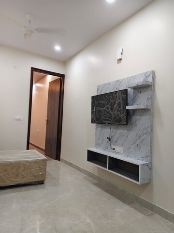 Room in 1 BHK Builder Floor at Sector 14 – for Rent